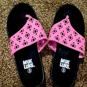 Mukluks flip flops.. new!